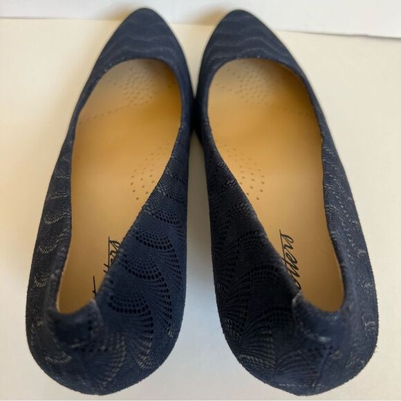 Trotters Kiera Evening Blue Wave Kitten Heel Leather Pumps Size 9N - Picture 6 of 11